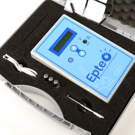Раскрытый кейс EPTE® System: аппарат, кабель, электроды и иглодержатель