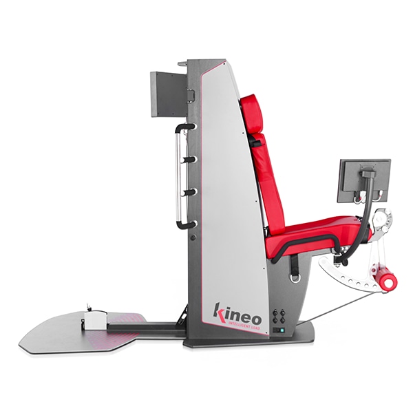 Тренажёр Kineo Multistation: стойка с экраном, кресло для разгибания голени и платформа для приседа