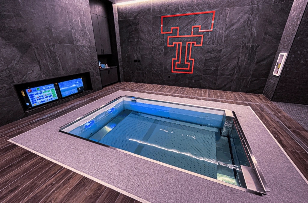 Занятие в бассейне HydroWorx 2000