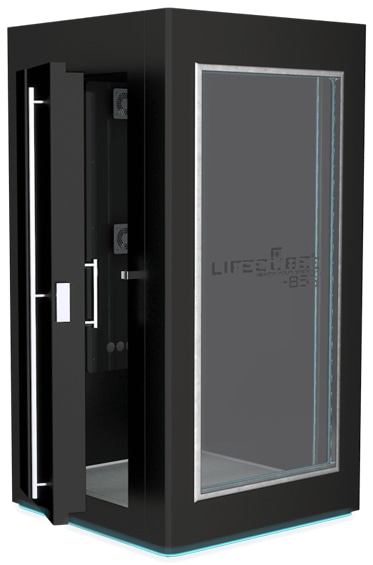 Электрическая криокамера LifeCube с открытой дверью, виден вентилятор внутри кабины