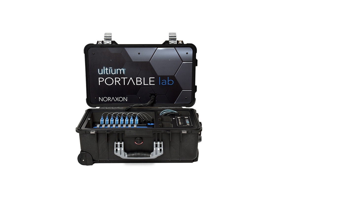 Кейс Noraxon Ultium Portable Lab открыт: зарядные гнёзда датчиков и блок разъёмов