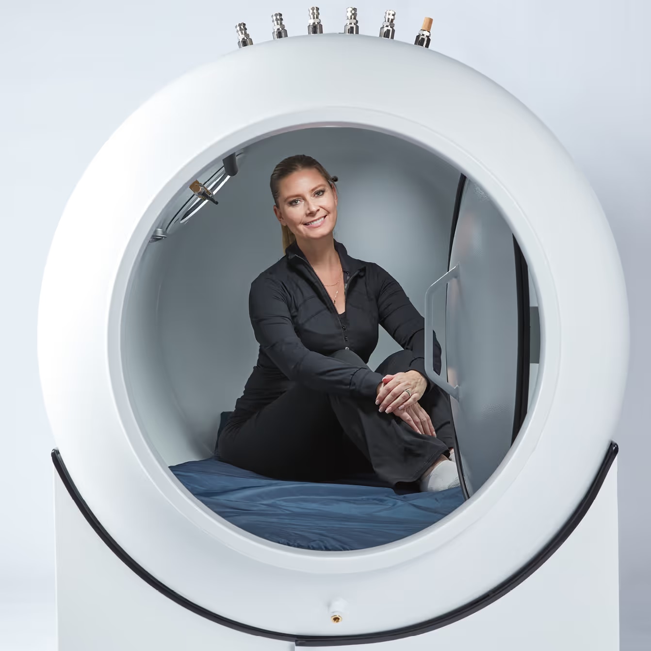 Внутреннее пространство барокамеры OxyHealth Fortius 420 с пациентом
