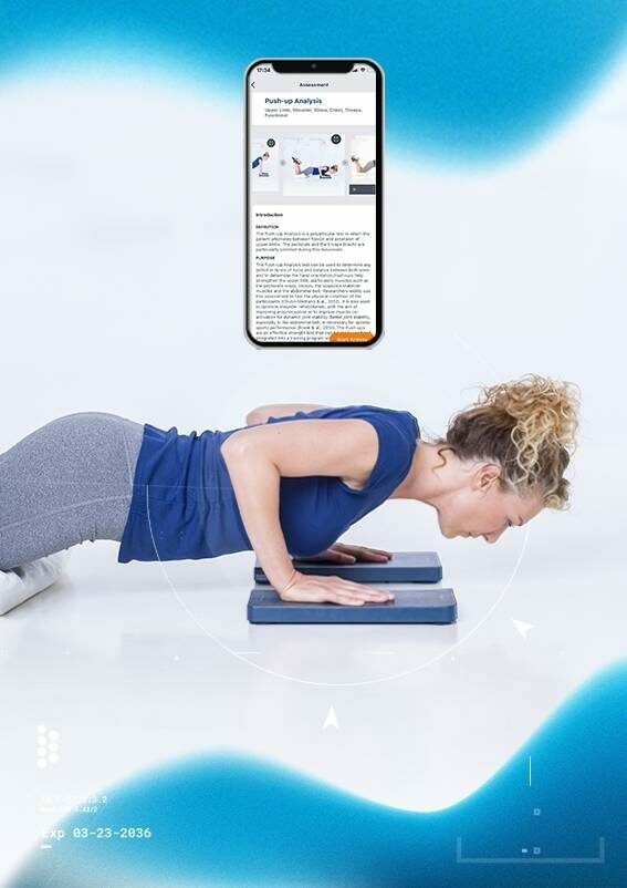 Отжимание на платформах K-FORCE PLATES, на экране протокол Push-up Analysis