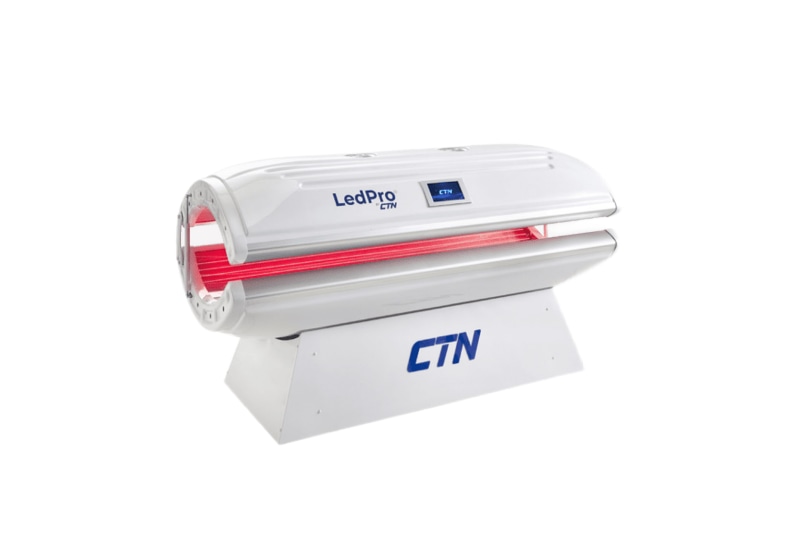 Капсула инфракрасной LED-терапии CTN LedPro с открытой крышкой и красными светодиодными линейками